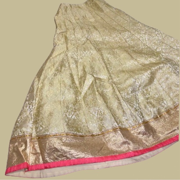 Hot pink lehenga and golden skirt - Picture 3 of 3